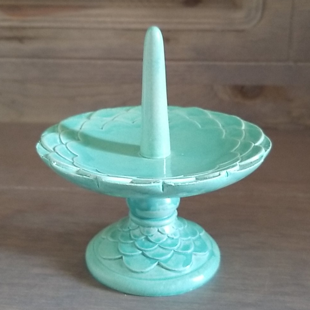Turquoise resin ring holder